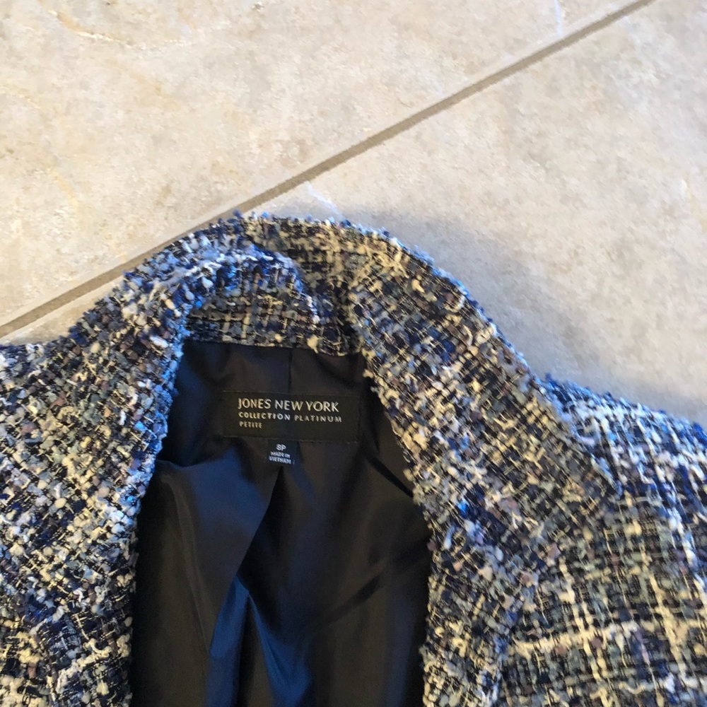 A blazer jacket - Picture 4 of 4